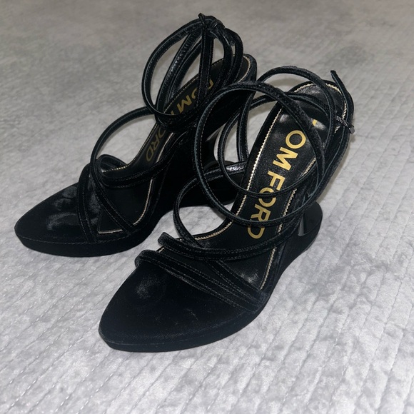 Tom Ford Elegant Black Strappy Heels - Picture 4 of 8